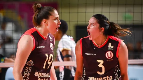 Universitario venció a Alianza Lima en el clásico del vóley femenino de Perú. (X @VoleyU1924)