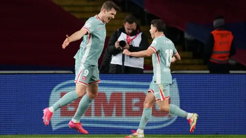 Alexander Sorloth admitió que le costó aceptar ser suplente de Julián Álvarez cuando llegó al Atlético de Madrid.