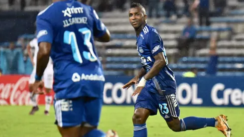 Emelec no ficharía a tres jugadores por temas disciplinarios.