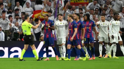 Empezó con polémica Real Madrid vs. Barcelona.