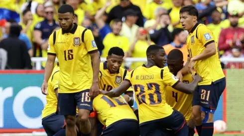 Titular de Ecuador sufre una fractura y enciende las alarmas de la Tri Foto: Getty