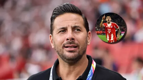 Claudio Pizarro, a los pies de Luis Díaz en Bayern Munich.