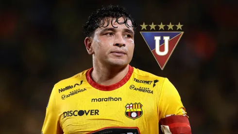 La mala actitud de algunos hinchas de Liga en el minuto de silencio a Mario Pineida