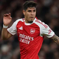 Piero Hincapié lleva al Arsenal a la punta de la Premier League y los hinchas explotan: “Masterclass”