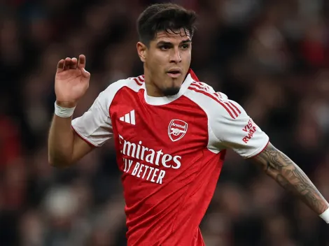 Piero Hincapié lleva al Arsenal a la punta de la Premier League y los hinchas explotan: "Masterclass"