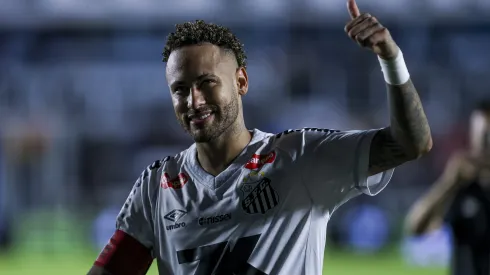 Neymar renovó por un año más con el Santos, en donde espera encontrar continuidad y volver a ser citado para la Selección de Brasil.