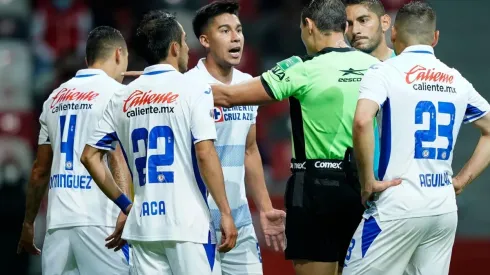 Cruz Azul perdió 2-1 ante Toluca con dos penales en contra en el Nemesio Diez.