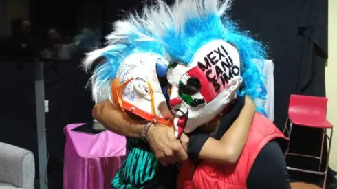 Psycho Clown visitó al niño agredido por Einar El Vikingo. (Cortesía Psycho Clown)