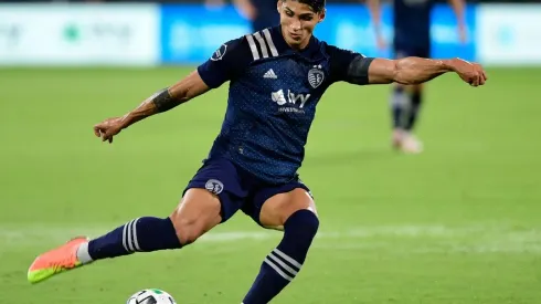 Pulido anotó un golazo, pero se retiró lesionado. (Foto: Getty)