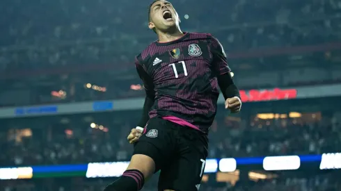 México golea a Honduras por 3-0.