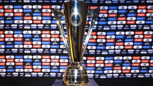 Trofeo de campeón de la Copa Oro 2021.