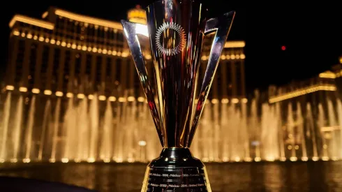 Trofeo de campeón de la Copa Oro de la Concacaf.