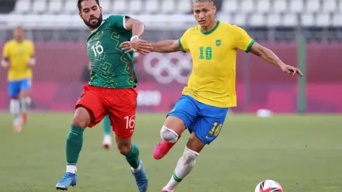 Richarlison estuvo muy cerca de darle el triunfo a Brasil sobre México.