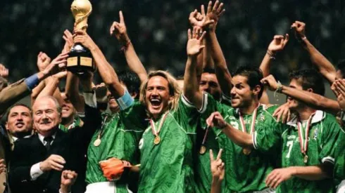 La selección mexicana con Joseph Blatter, entonces presidente de la FIFA.