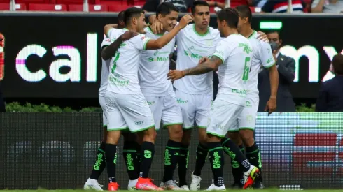 Chivas pierde con un polémico gol.