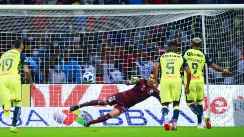 Roger Martínez cobró el penalty lo acertó ante el portero Antony Silva.