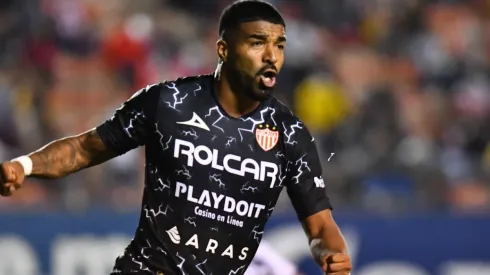 Rodrigo Aguirre celebra el gol de Necaxa.