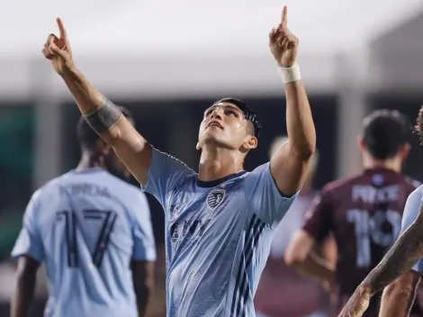 Alan Pulido está imparable tras anotar otro golazo para Sporting Kansas City