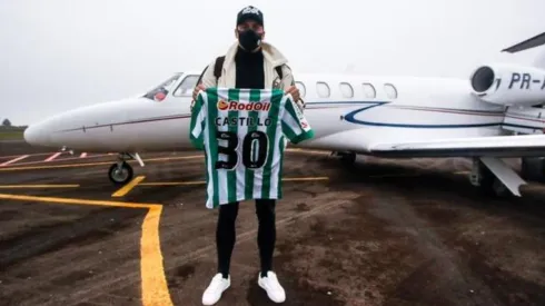 Nico Castillo con el jersey verdiblanco del Juventude y su nuevo número.