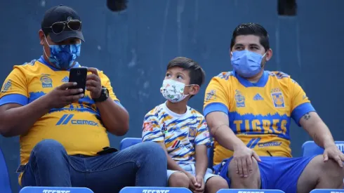 Aficionados faltan al protocolo de la FIFA