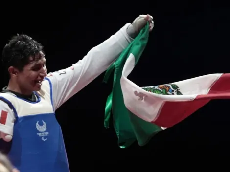 Juan Diego García llevó la bandera mexicana en la ceremonia de clausura de los Juegos Paralímpicos