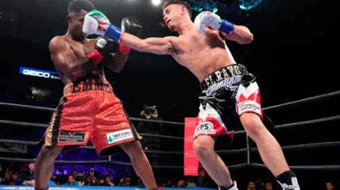 José Valenzuela cantó victoria y celebró sus 10 peleas invicto