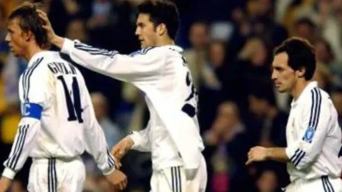 Santiago Solari festeja un gol de Guti para Real Madrid en la Champions League.