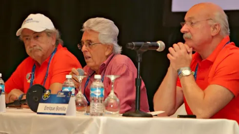 Decio de María, Justino Compeán y Enrique Bonilla en un draft del futbol mexicano.