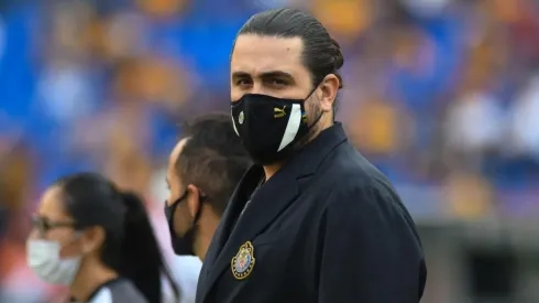 Amaury Vergara podría estar viviendo sus últimos días en Chivas.