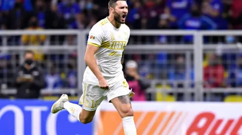 El eufórico festejo de André-Pierre Gignac por su gol ante Cruz Azul.