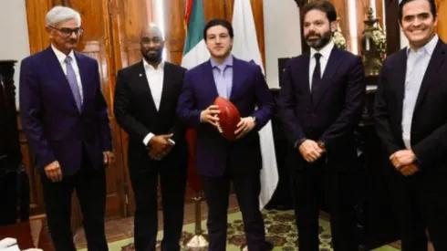 Samuel García, al centro, con Arturo Olivé al extremo izquierdo.