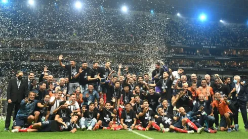 Rayados estrenó escudo tras ganar la Concacaf Champions League