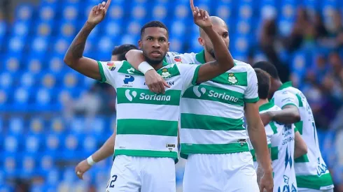 Golazo de Ayrton Preciado.