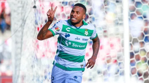 Ayrton Preciado fue un artífice del triunfo santista con dos goles.