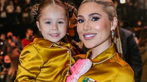 Fernanda Gómez dedicó al Rey Canelo Álvarez un posteo con doble beso y bandera de México