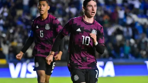 Marcelo Flores le devolvió la ventaja a México con el 2-1.