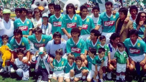 El plantel titular de León que ganó la final al Puebla en la temporada 1991-92.