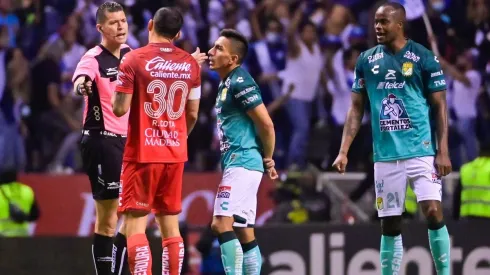 ¿Y el VAR? Increíble penal no pitado a León al 92