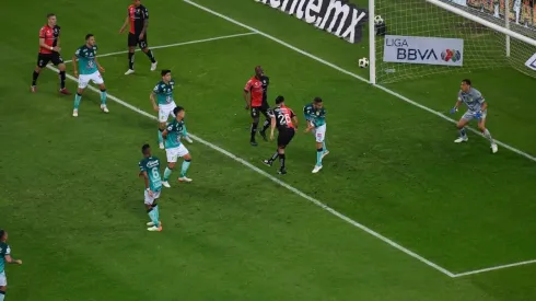 El VAR no encontró una toma contundente para anular el gol de Aldo Rocha.