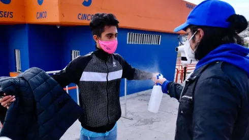 Seguirá la aplicación de sanitizantes en los estadios.