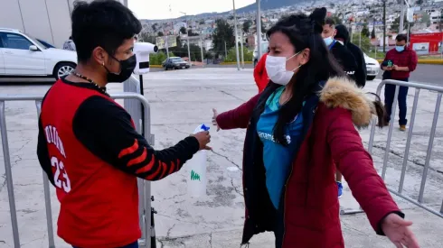 Las autoridades harán pruebas cada semana a todo el equipo para evitar rebrotes