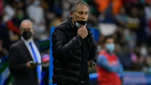 Ariel Holan, preocupado por su jugador