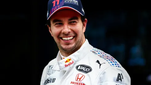 Checo Pérez se prepara para la temporada 2022.