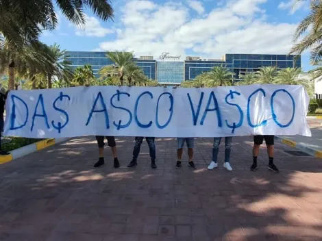 Afición Rayada deja agresiva manta y cabezas de directivos como amenaza