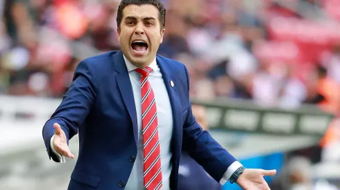 Leaños duda con el centrodelantero de Chivas.