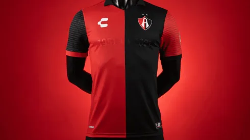 El jersey conmemorativo del Atlas no tiene publicidad.