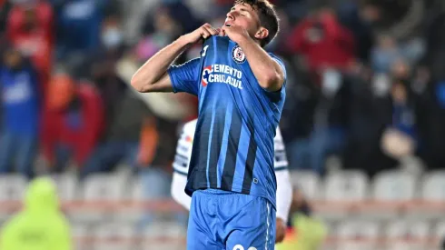 Santiago Giménez habló si siente o no mexicano.