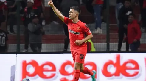 Leo Fernández rescató el empate para el Toluca con un tiro libre y un penalti.