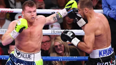 Canelo Álvarez peleando contra Sergey Kovalev, uno de los dos rusos con los que combatió (Foto: Getty Images).