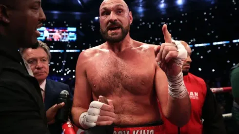 Tyson Fury es filmado alcoholizado y atacando un taxi.